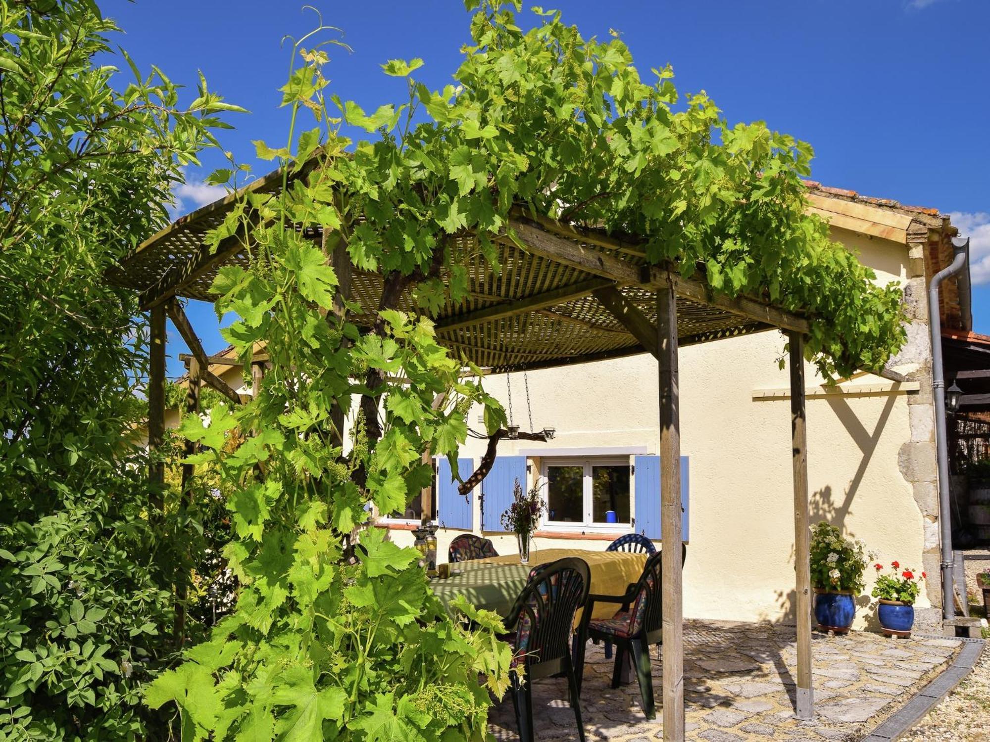 Snug Cottage In Saint Eutrope De Born With Pool Exterior photo