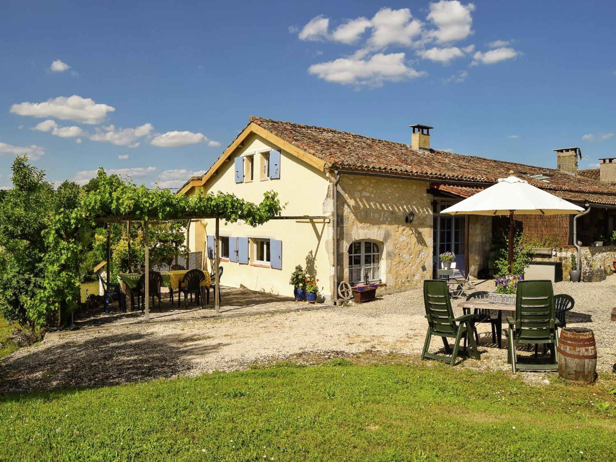 Snug Cottage In Saint Eutrope De Born With Pool Exterior photo